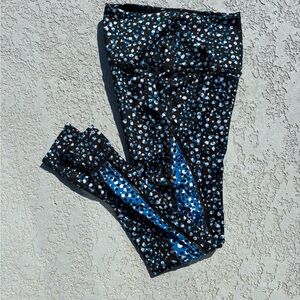 Beyond Yoga Women’s Black and Blue Speckled Leggings M